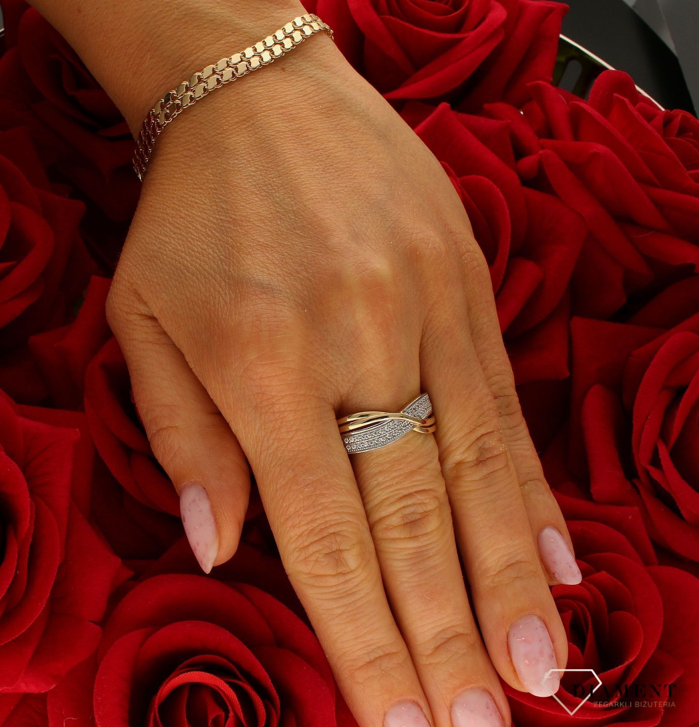 Złoty pierścionek damski próba 375 rozmiar 24 Fala cyrkonii PI 4171 375. Złota biżuteria na prezent. Pierścionki złote na prezen (2).jpg